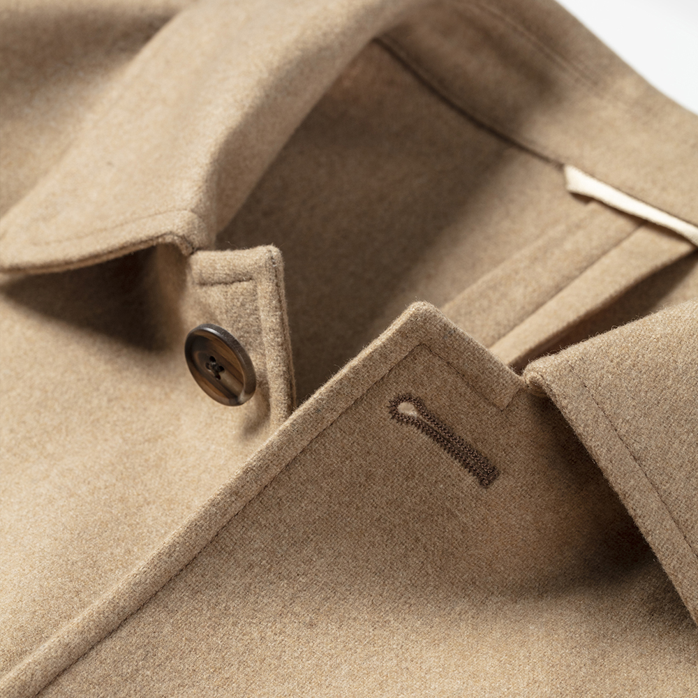 Элемент пиджака песочного цвета из переработанного кашемира